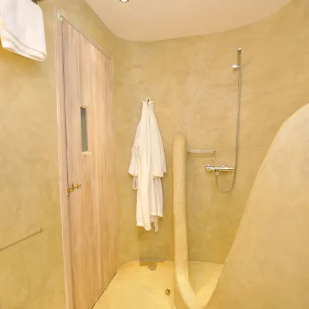 Senia فندق 4*